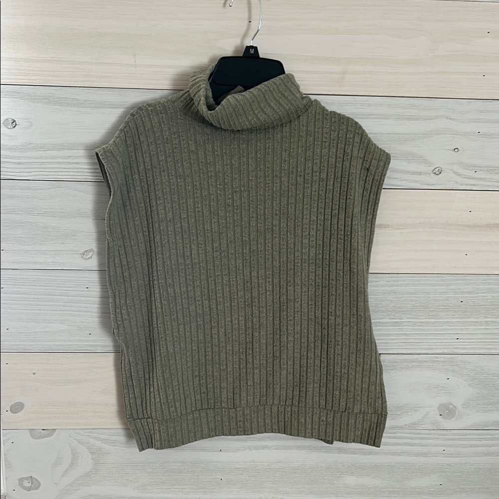 Green Sleeveless Ribbed Turtleneck Sweater
